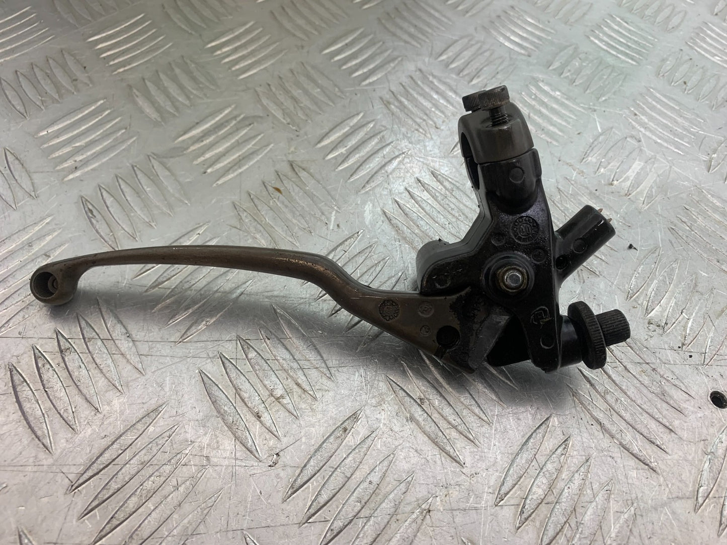 HONDA NT650 V DEAUVILLE CLUTCH LEVER AND BRACKET  YEAR 1999 (CMB1268)