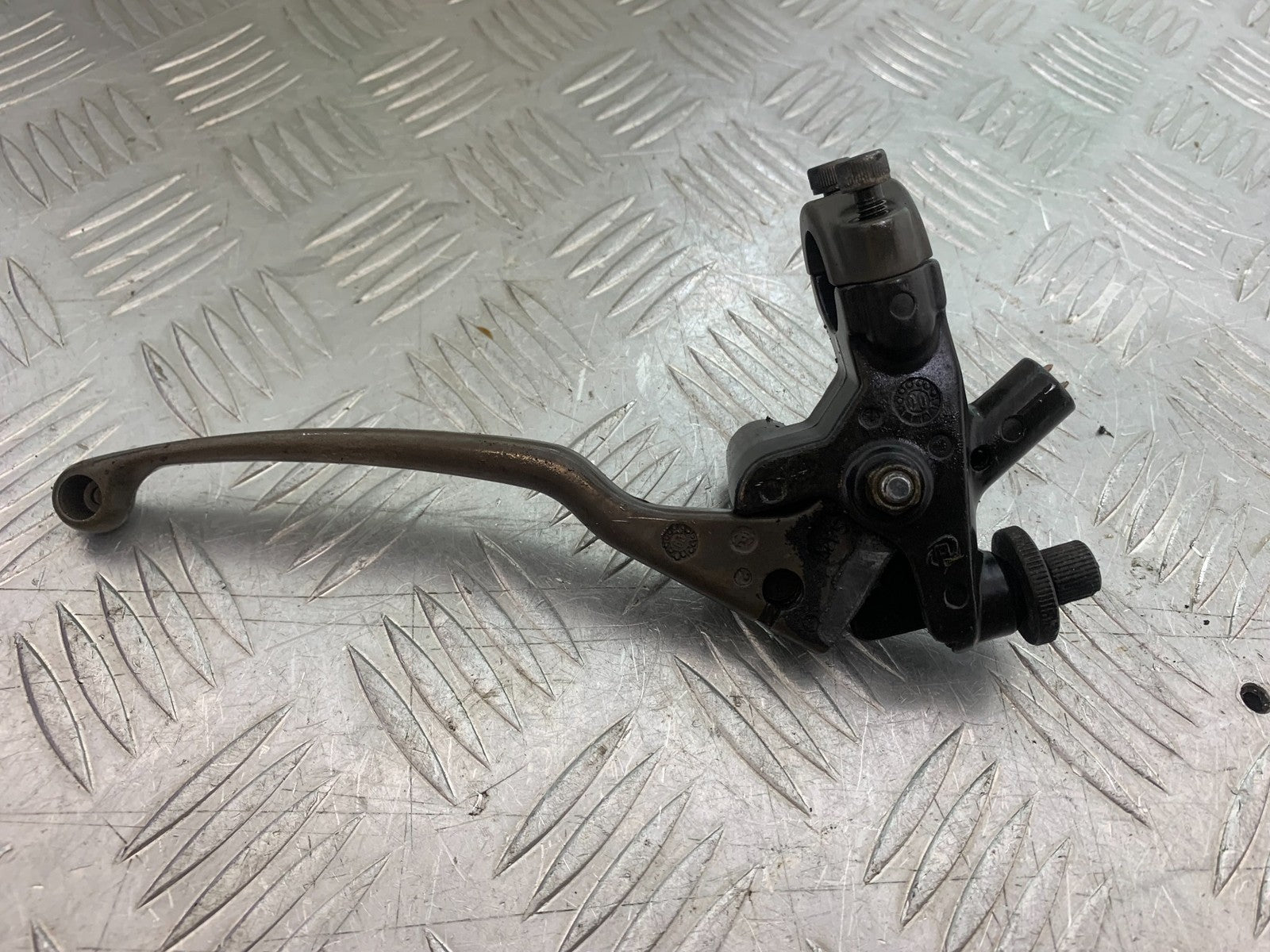 HONDA NT650 V DEAUVILLE CLUTCH LEVER AND BRACKET  YEAR 1999 (CMB1268)