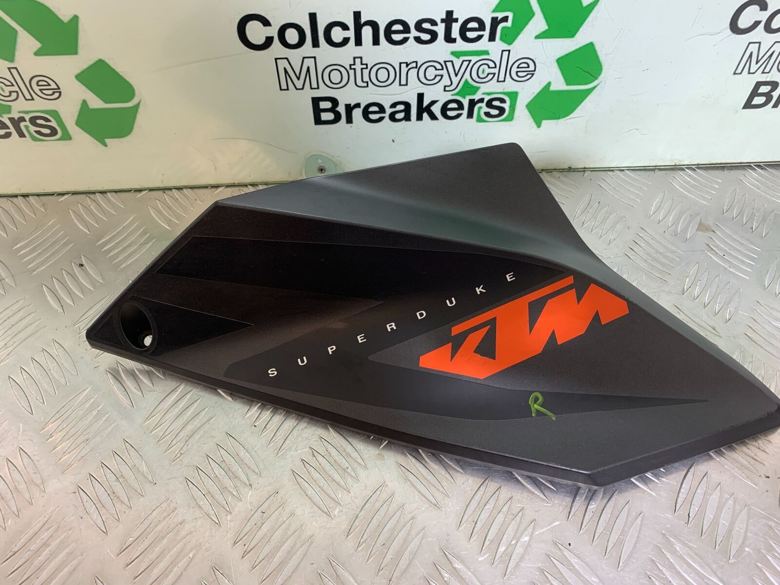 KTM 1290 SUPER DUKE RIGHT TANK COWL  YEAR 2014-2016 (CMB1006)