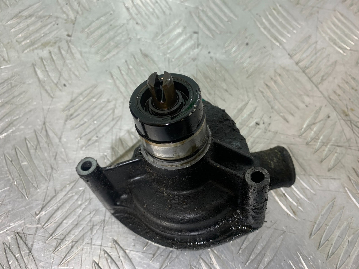 TRIUMPH 955i SPRINT ST WATER PUMP  YEAR 1999-2004