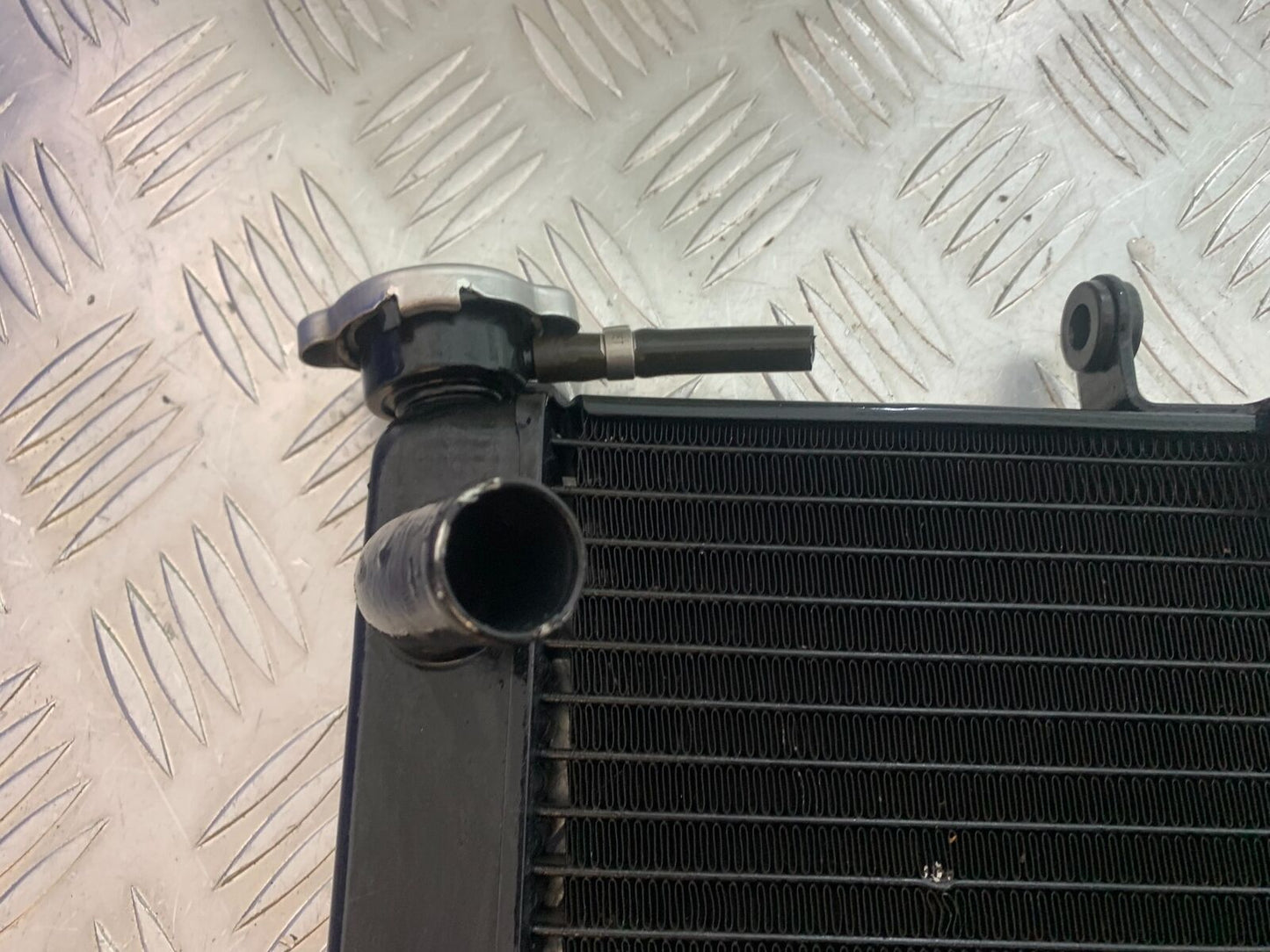 TRIUMPH TIGER 800 RADIATOR  YEAR 2011-2014 (CMB1113)