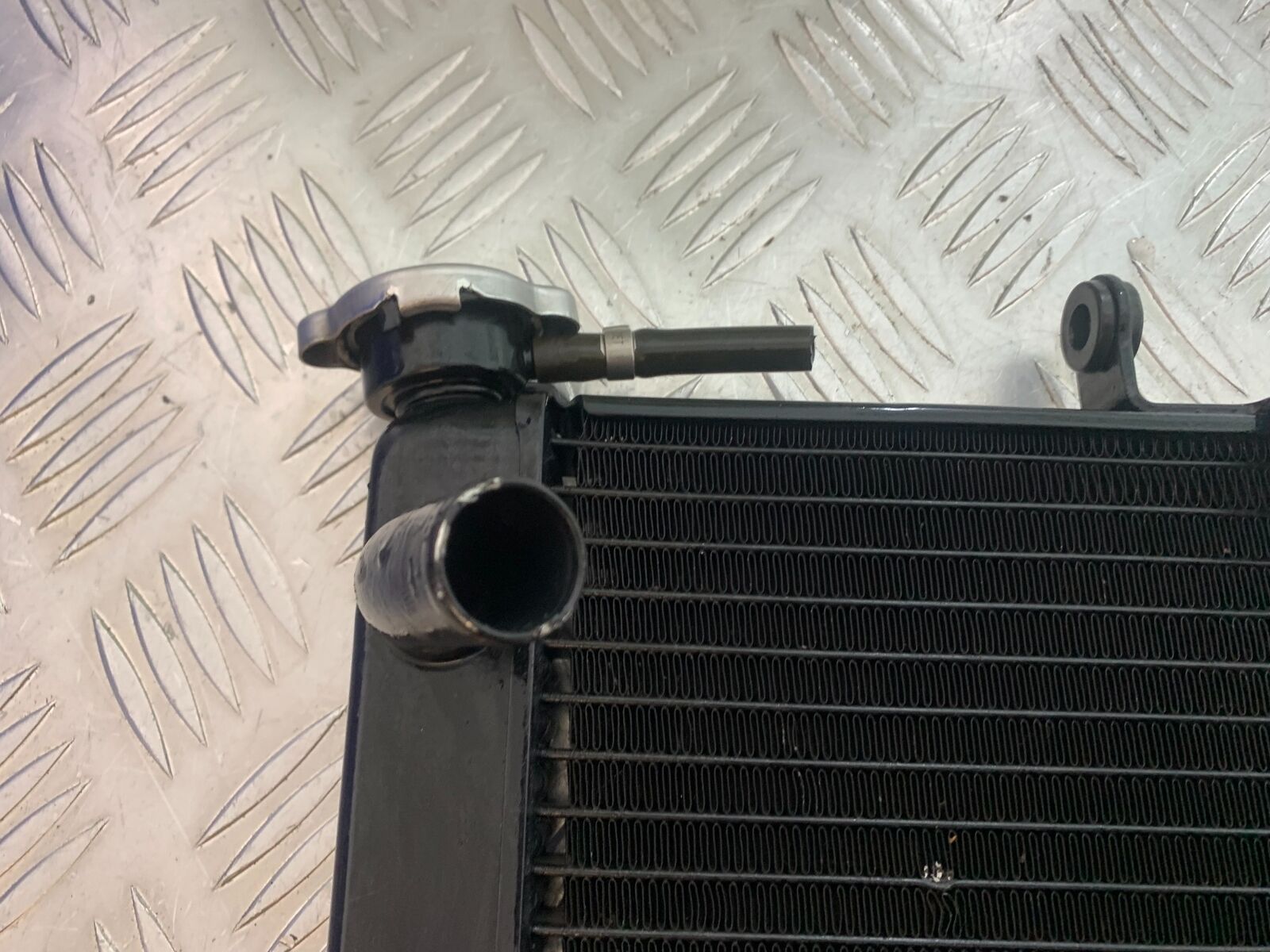 TRIUMPH TIGER 800 RADIATOR  YEAR 2011-2014 (CMB1113)