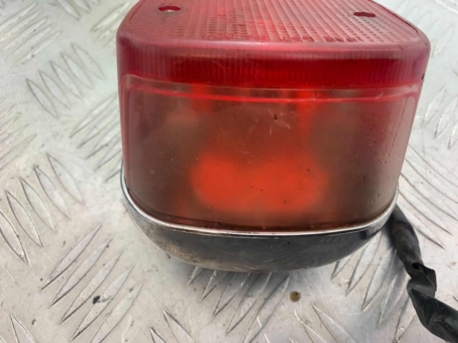 YAMAHA XVS 1100 DRAGSTAR REAR LIGHT  YEAR 2000-2007 (CMB1108)