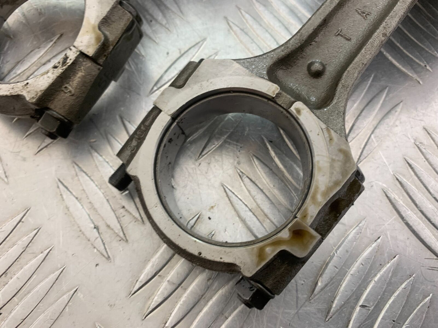 TRIUMPH THUNDERBIRD 1600 2 X CON RODS AND PISTONS   YEAR 2011 (CMB1107)