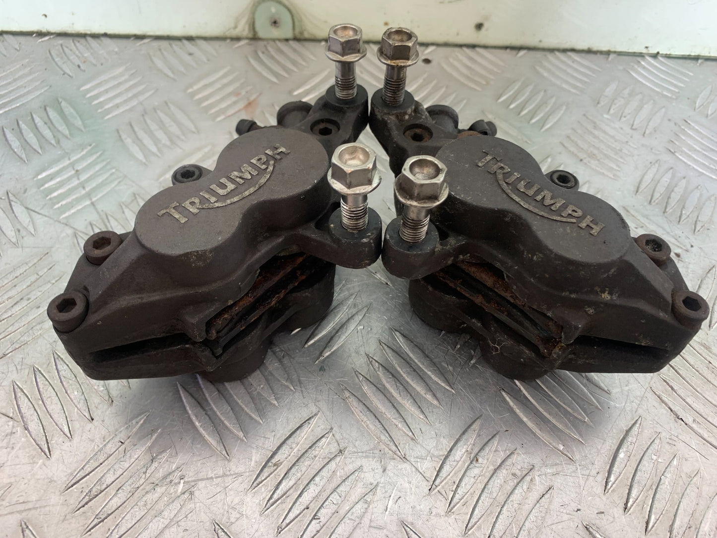TRIUMPH T509 SPEED TRIPLE FRONT BRAKE CALIPERS  YEAR 1997-1998 (CMB1144)