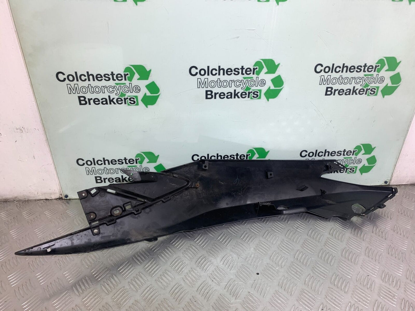 SUZUKI AN400 AN 400 BURGMAN LEFT SEAT PANEL YEAR 2017-2024 (CMB1118)