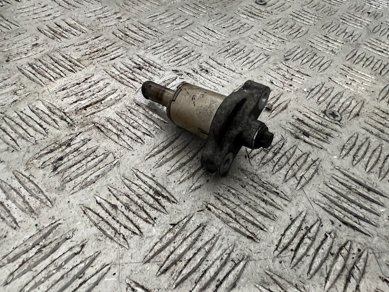 HONDA GL1800 GL 1800 CAM CHAIN TENSIONER   YEAR 2004 ABS (STOCK 890)