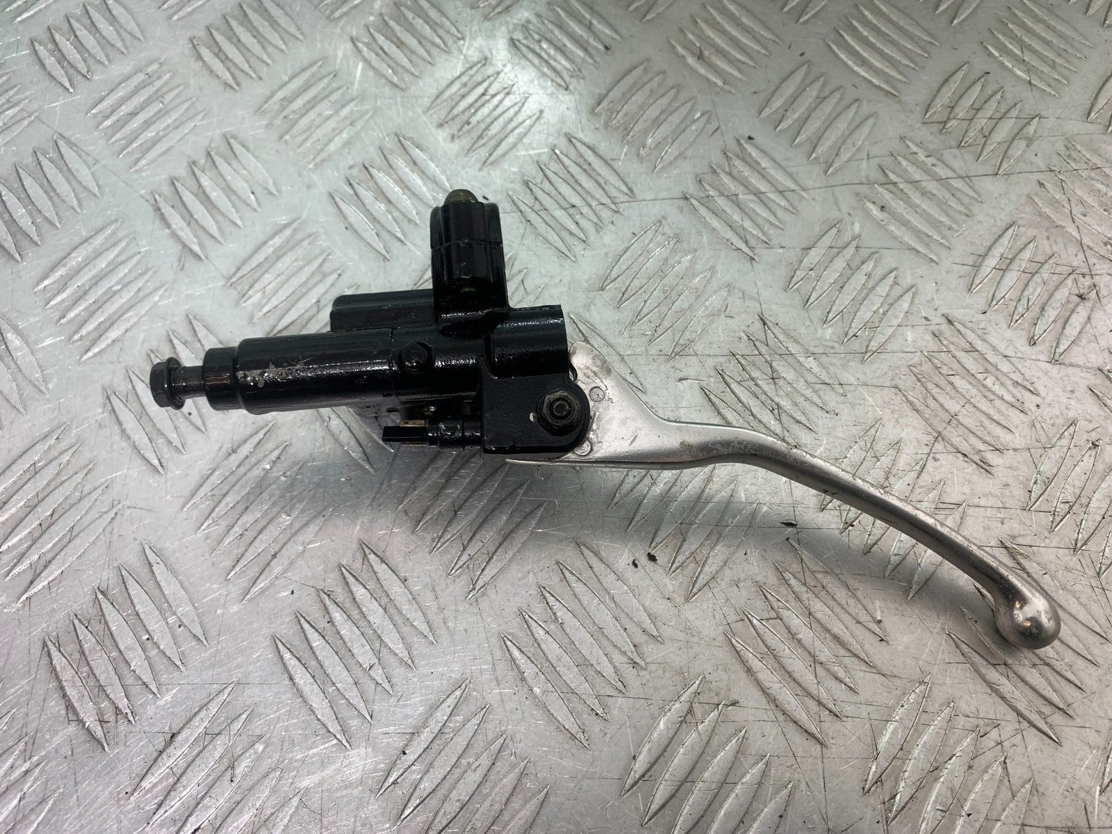 PIAGGIO VESPA GTS 125 FRONT MASTER CYLINDER YEAR 2009-14  (CMB1261)