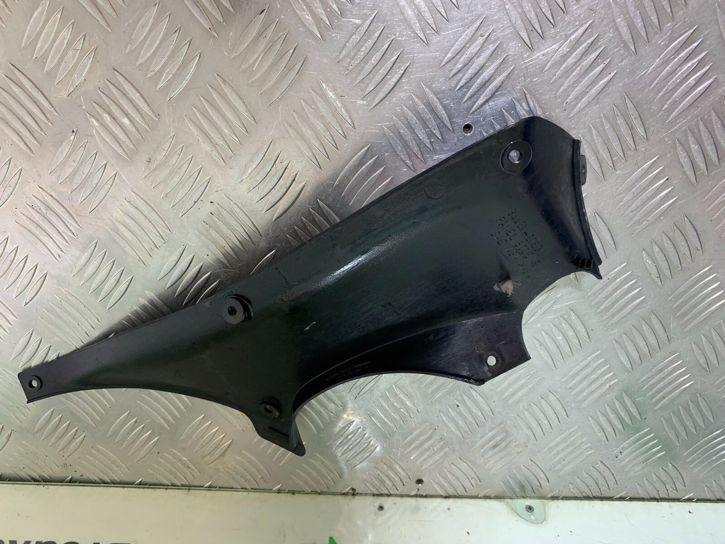 SUZUKI RF900 RF 900 RIGHT TOP INFILL PANEL  YEAR 1994-1999 (CMB1020)