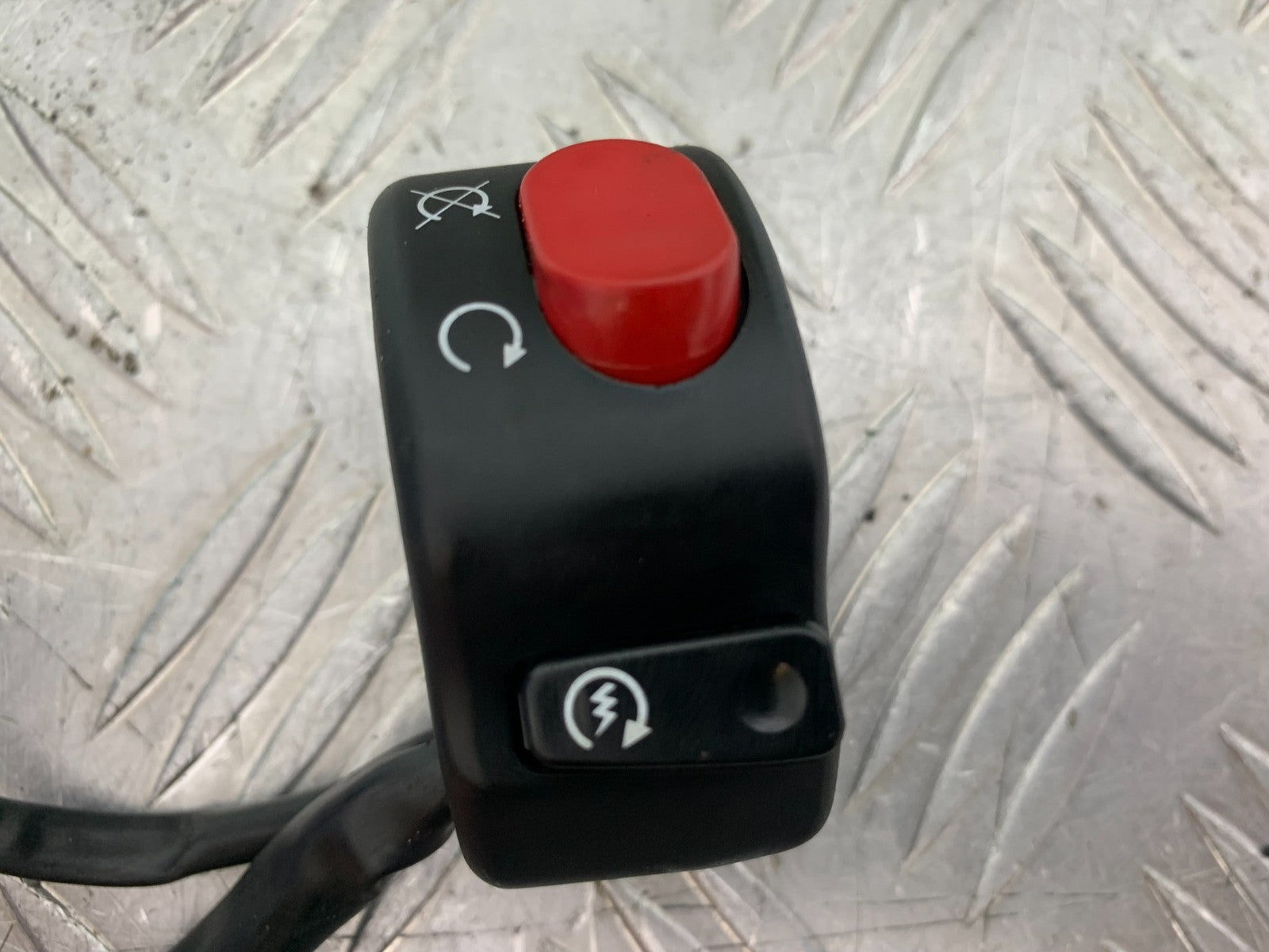 TRIUMPH 955i SPRINT ST RIGHT SWITCH GEAR YEAR 1999-04 (CMB1230)