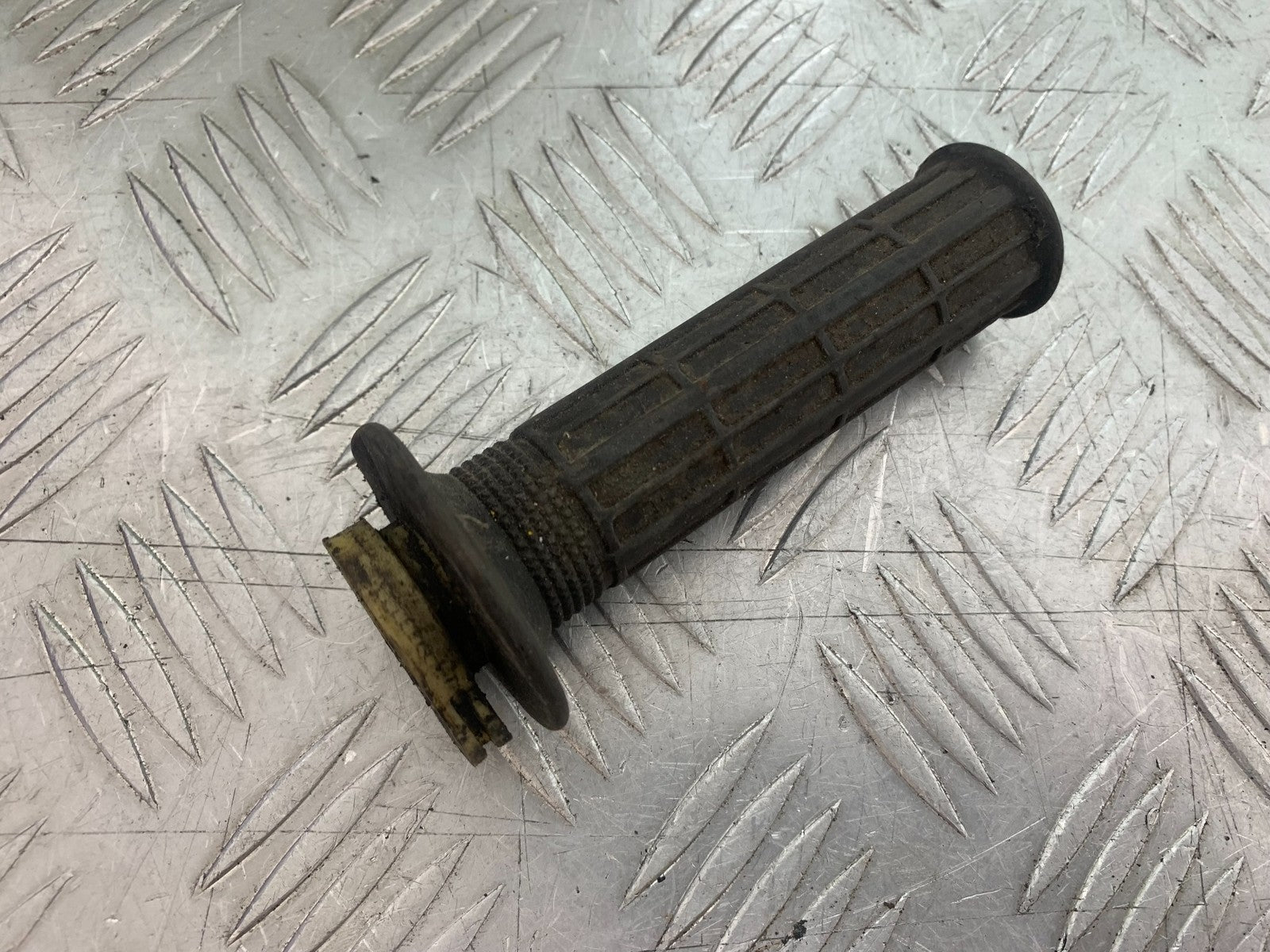 KAWASAKI GT550 GT 550 THROTTLE TWIST GRIP YEAR 1989-1994