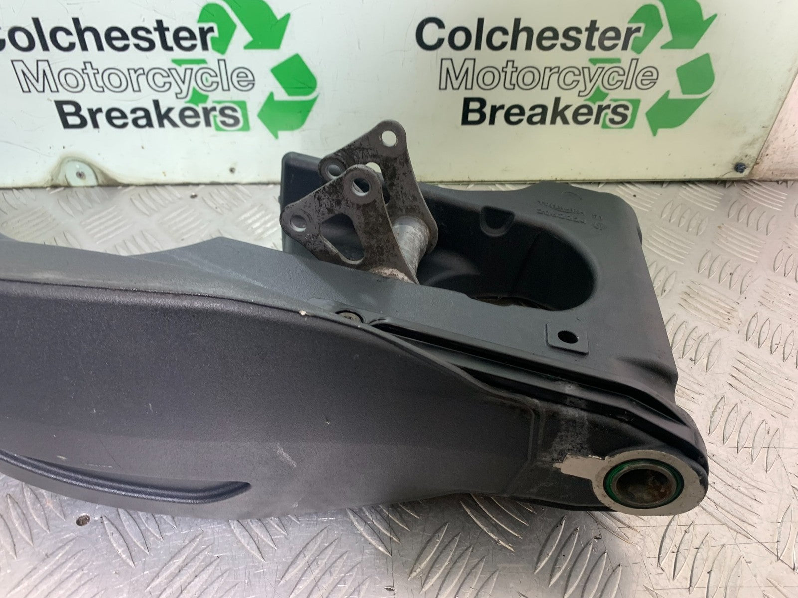 TRIUMPH 1050 SPRINT GT SWINGARM  YEAR 2010-2016 (CMB1250)