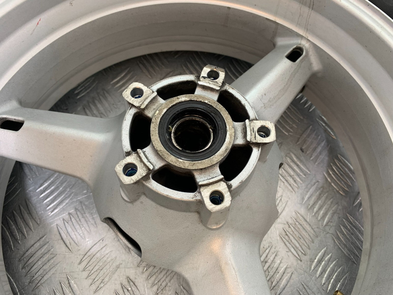 SUZUKI SV1000 SV 1000 S REAR WHEEL   YEAR 2003-2007 (CMB1293)