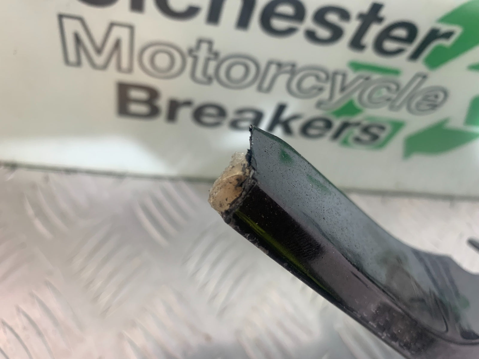 BMW M1000 R RIGHT CARBON TANK PANEL (DAMAGED) YEAR 2023-2024 (CMB1140)