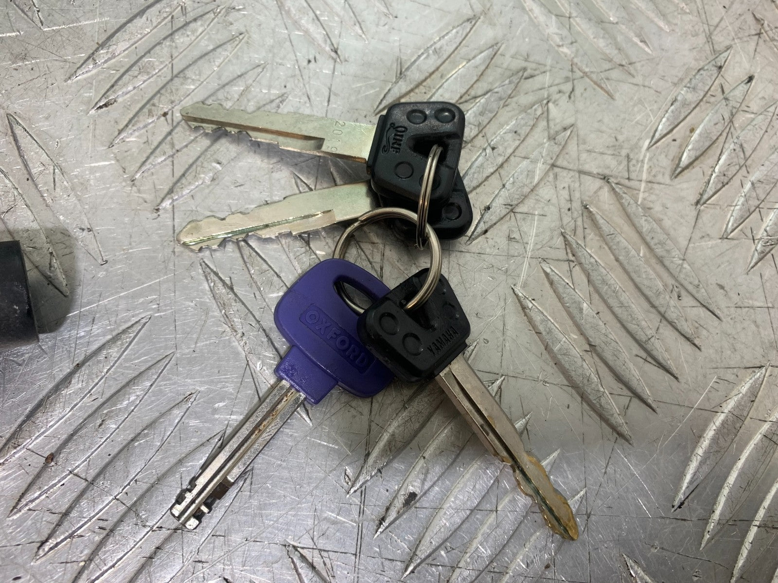 YAMAHA YZF R1 LOCKS AND KEYS  YEAR 1998-99 (CMB1291)