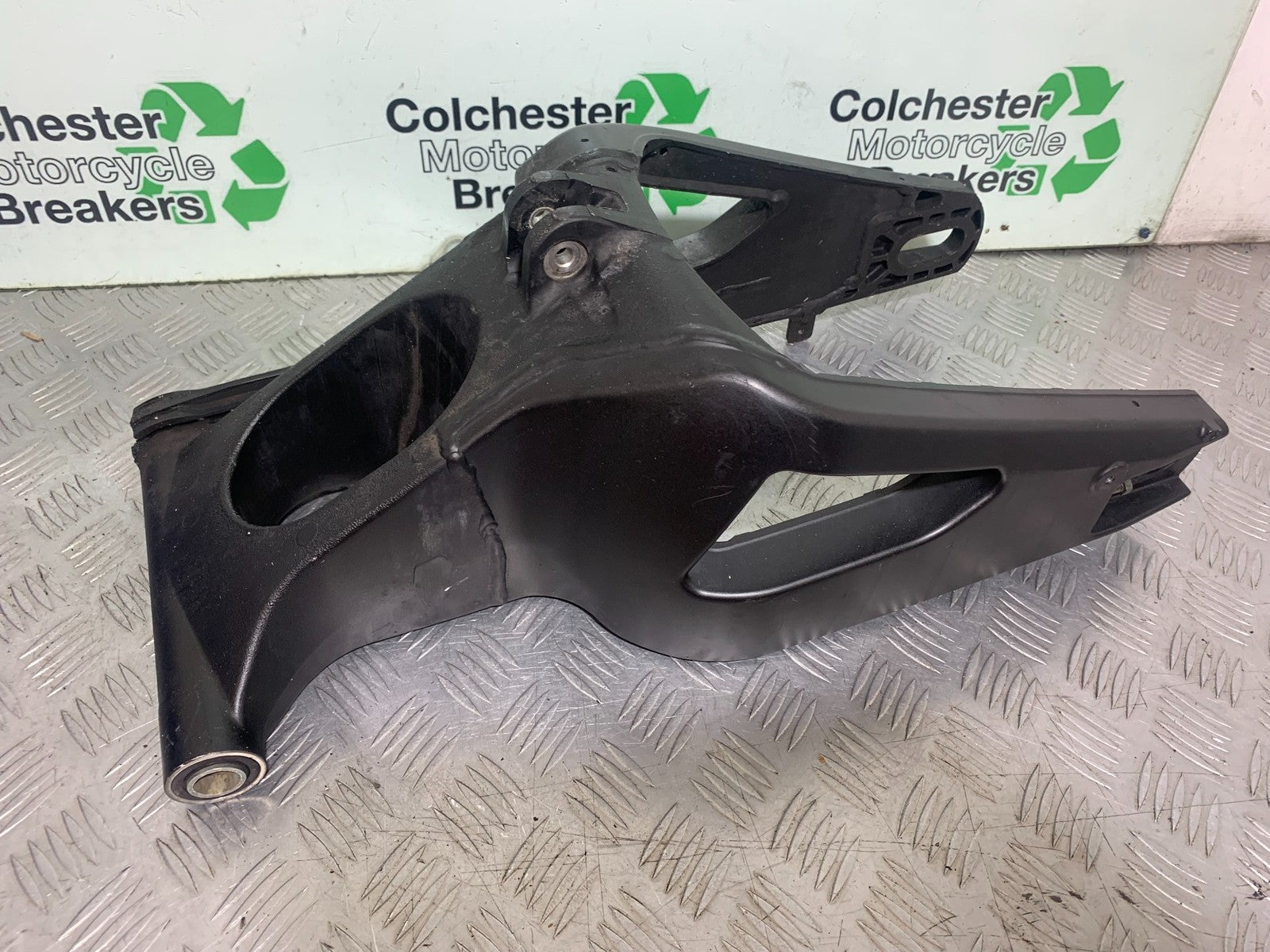 YAMAHA YZF R1 14 B BIG BANG SWINGARM    2009-14 (CMB1175)