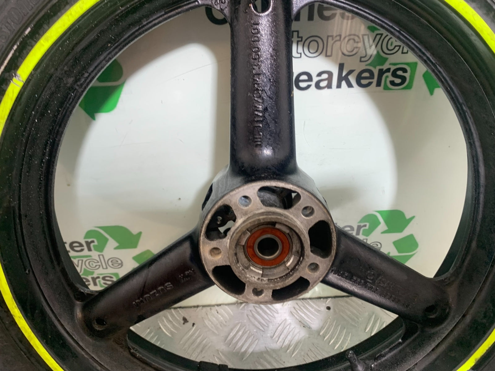 SUZUKI GSF600 GSF 600 BANDIT FRONT WHEEL  YEAR 2001-2003 (CMB1157)