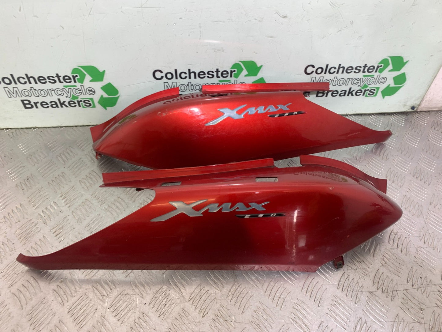 YAMAHA XMAX 250 XMAX 250 LEFT AND RIGHT SEAT PANELS  YEAR 2006-09 (CMB1201)