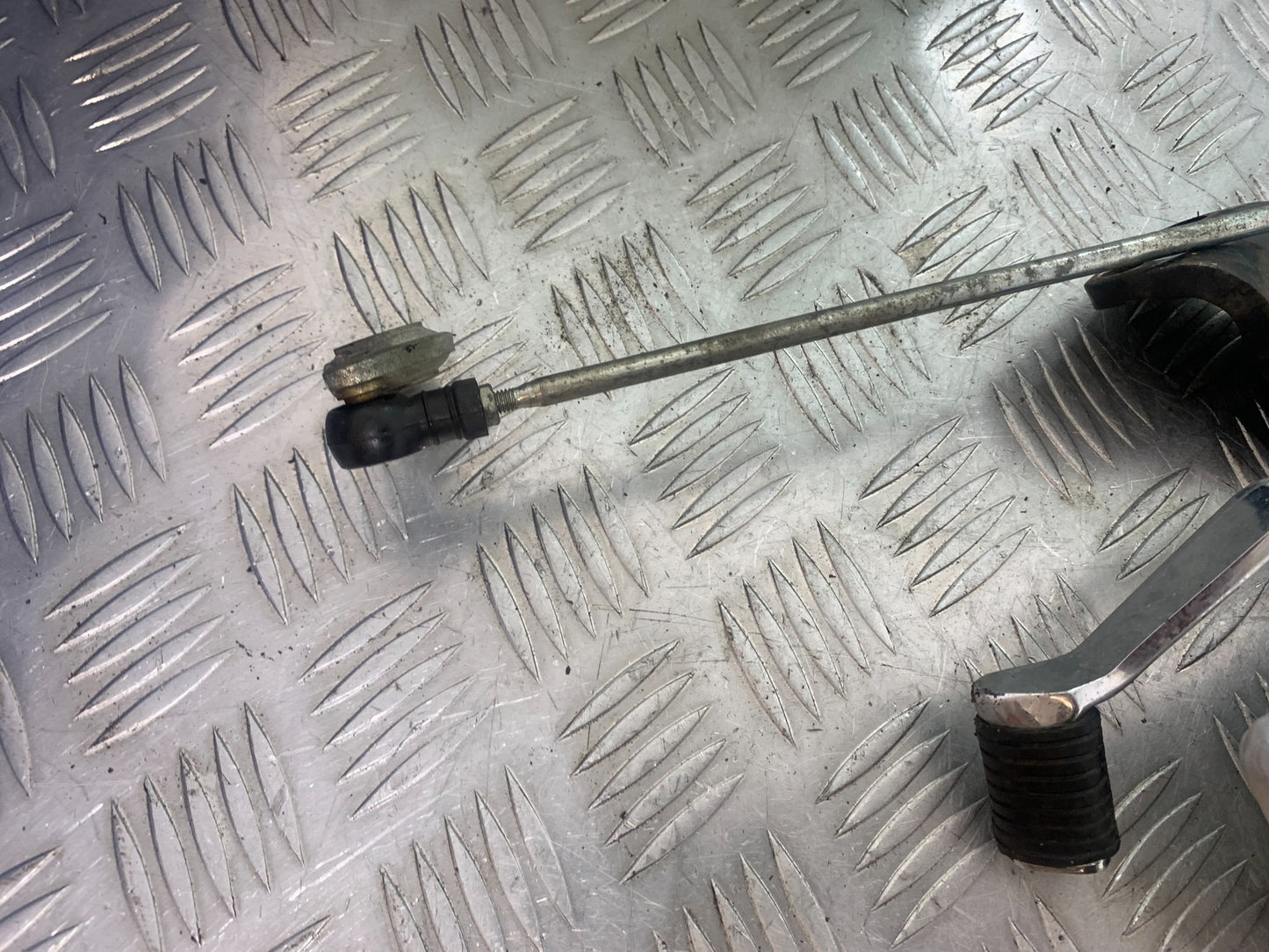 HONDA VTX1300 S-6  LEFT FOOTBOARD  YEAR 2004-09 (CMB1159)