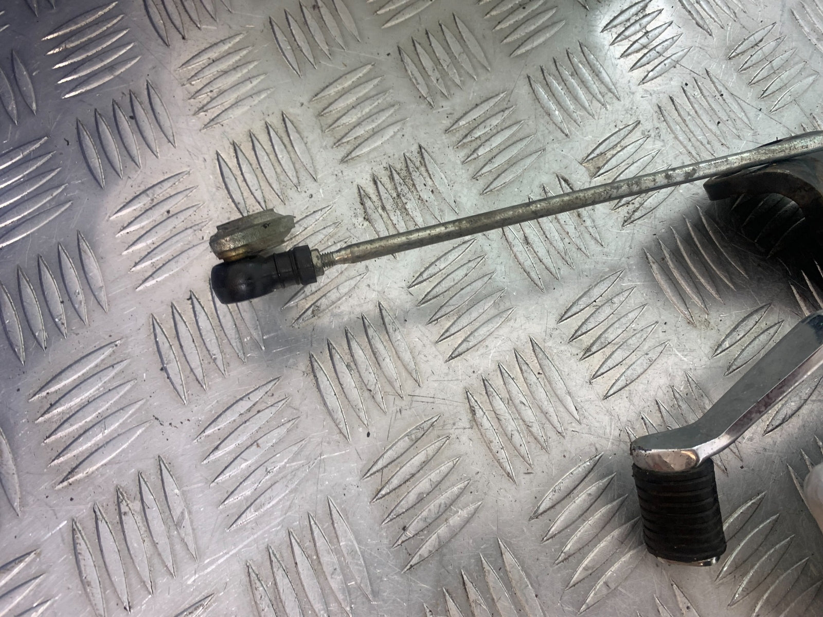 HONDA VTX1300 S-6  LEFT FOOTBOARD  YEAR 2004-09 (CMB1159)