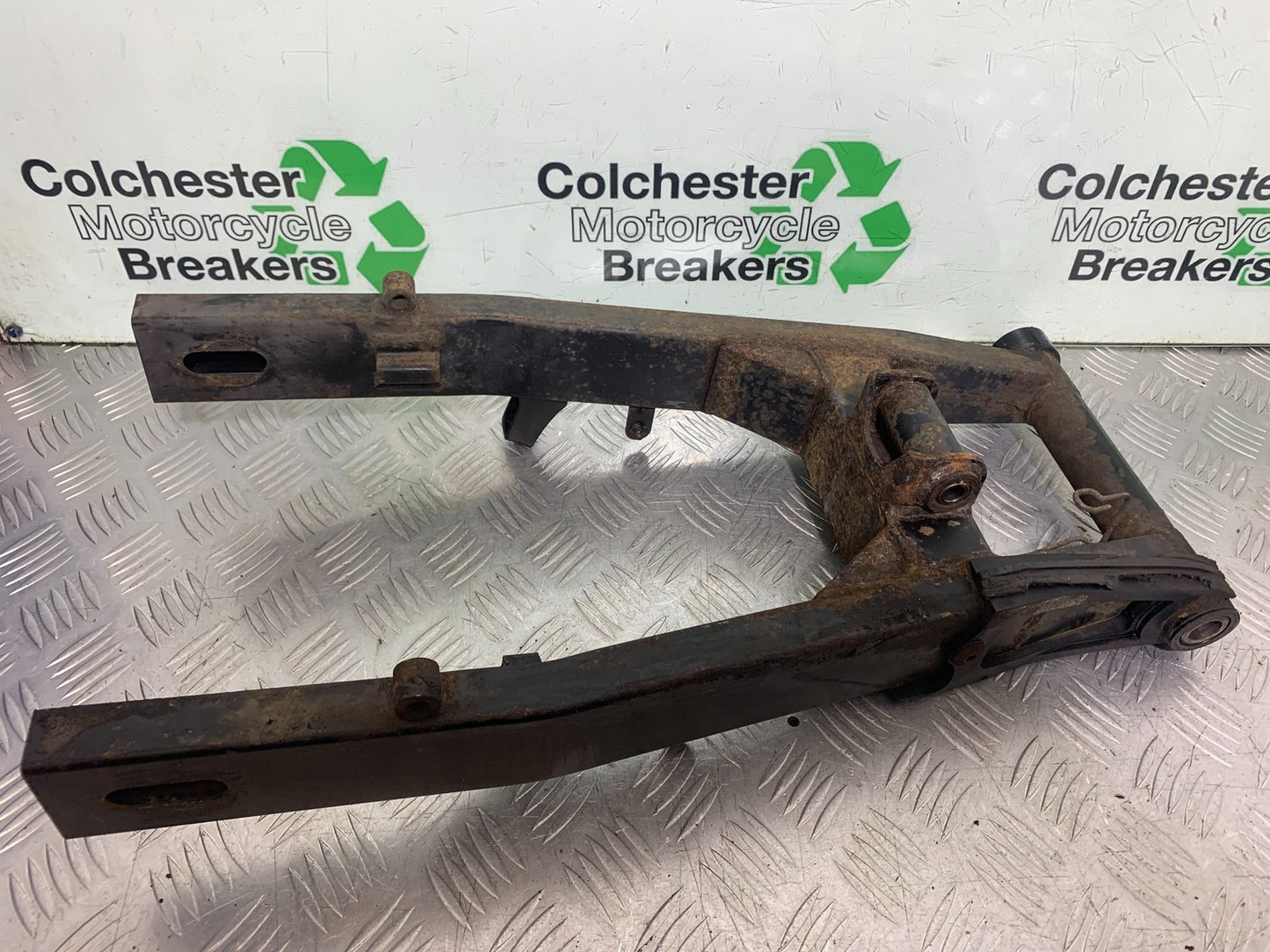 KAWASAKI Z750 Z 750 SWINGARM YEAR 2004-2006  (CMB1234)