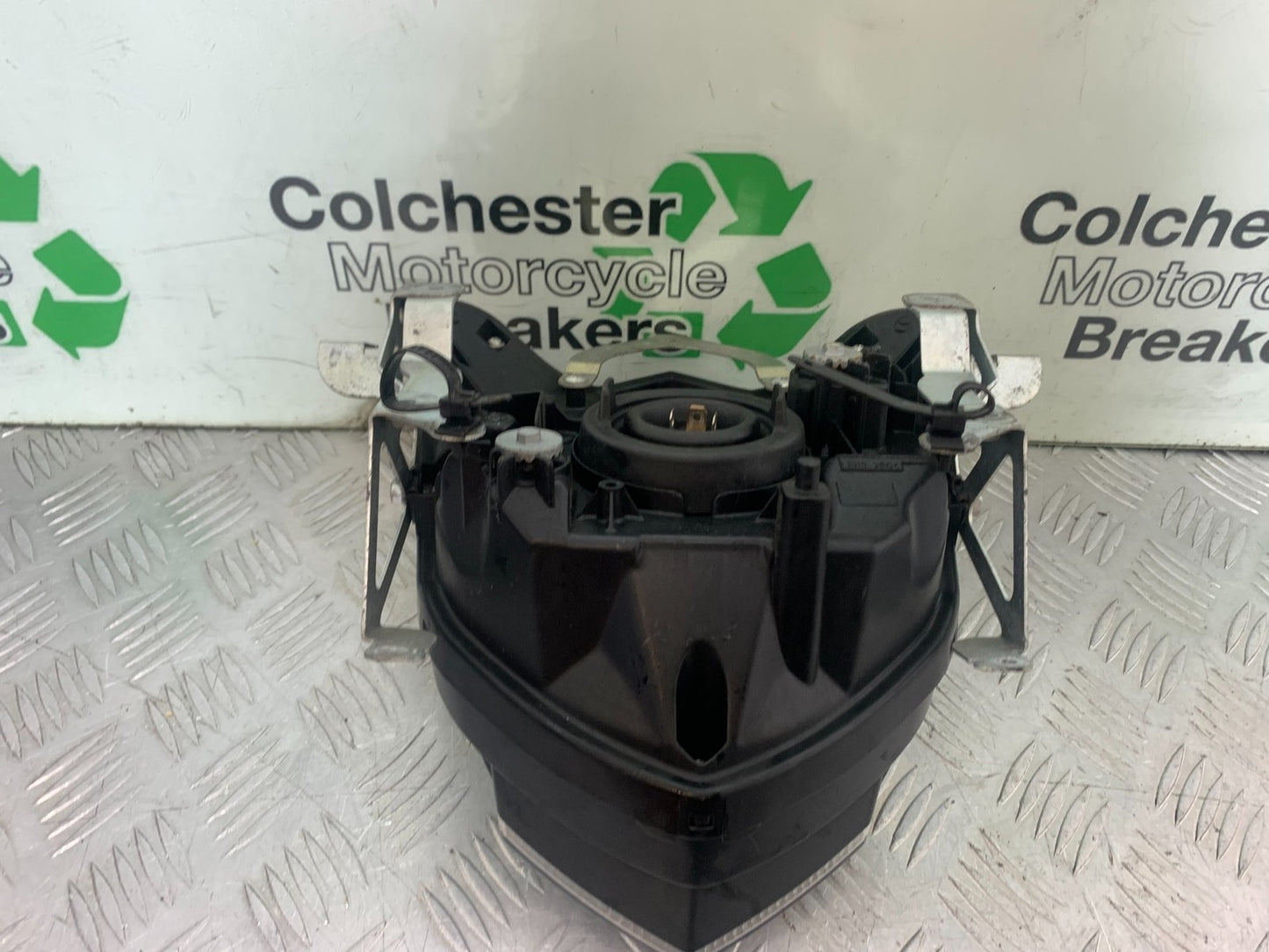 YAMAHA XJ6 XJ6-S HEADLIGHT  YEAR 2009-2015  (CMB1212)