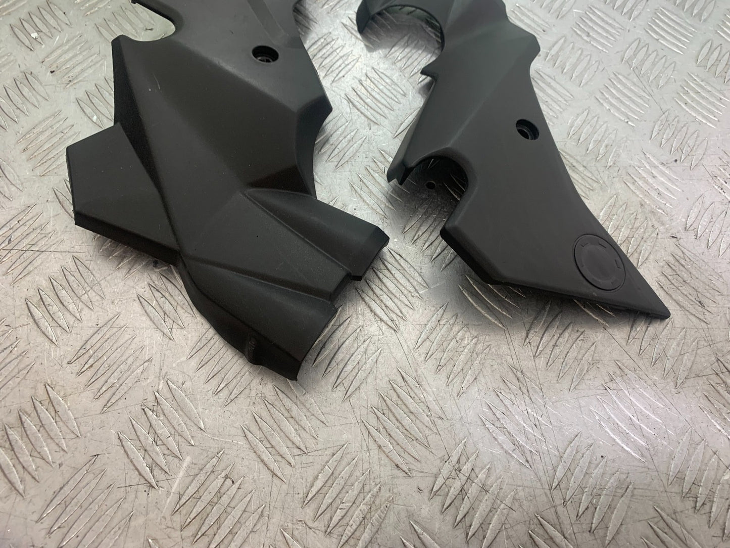 KAWASAKI ER6 N LEFT AND RIGHT FRAME COVERS   YEAR 2012-2017 (CMB1324)