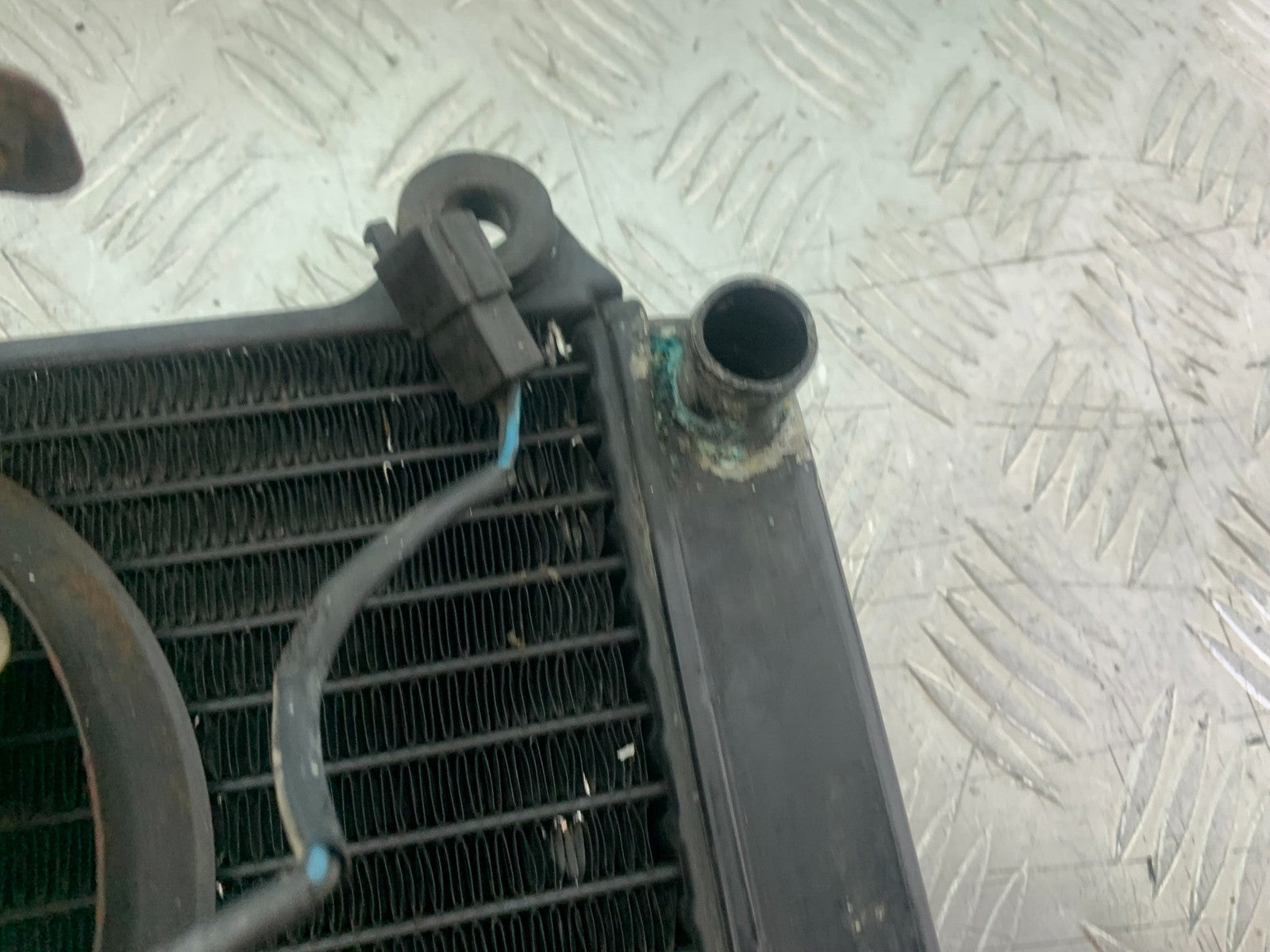 KAWASAKI GPZ600 GPZ 600 RADIATOR AND FAN  YEAR 1988-90 (CMB1258)