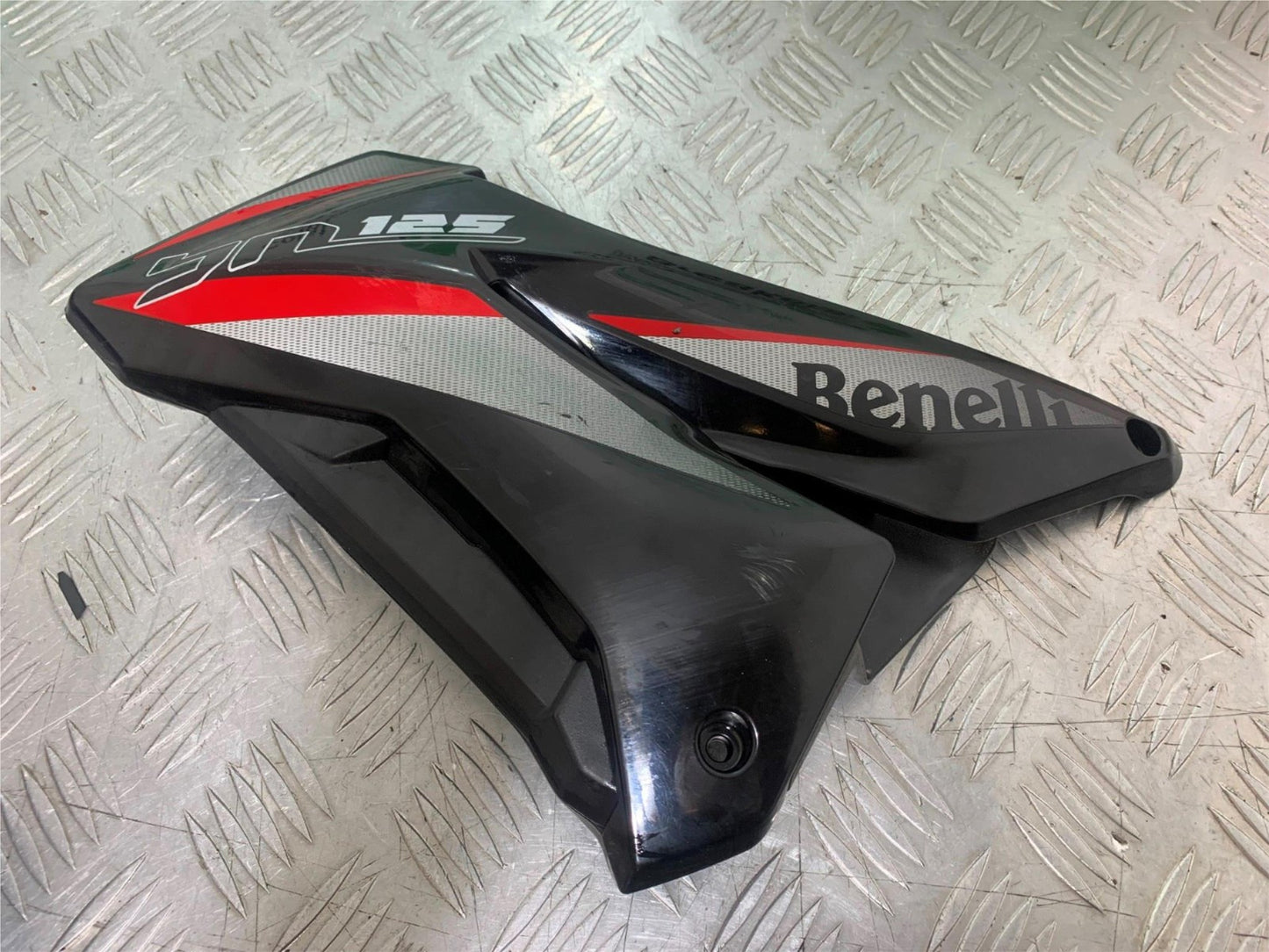 BENELLI BN125 BN 125 LEFT SIDE FAIRING   YEAR 2018-2021 (CMB1194)
