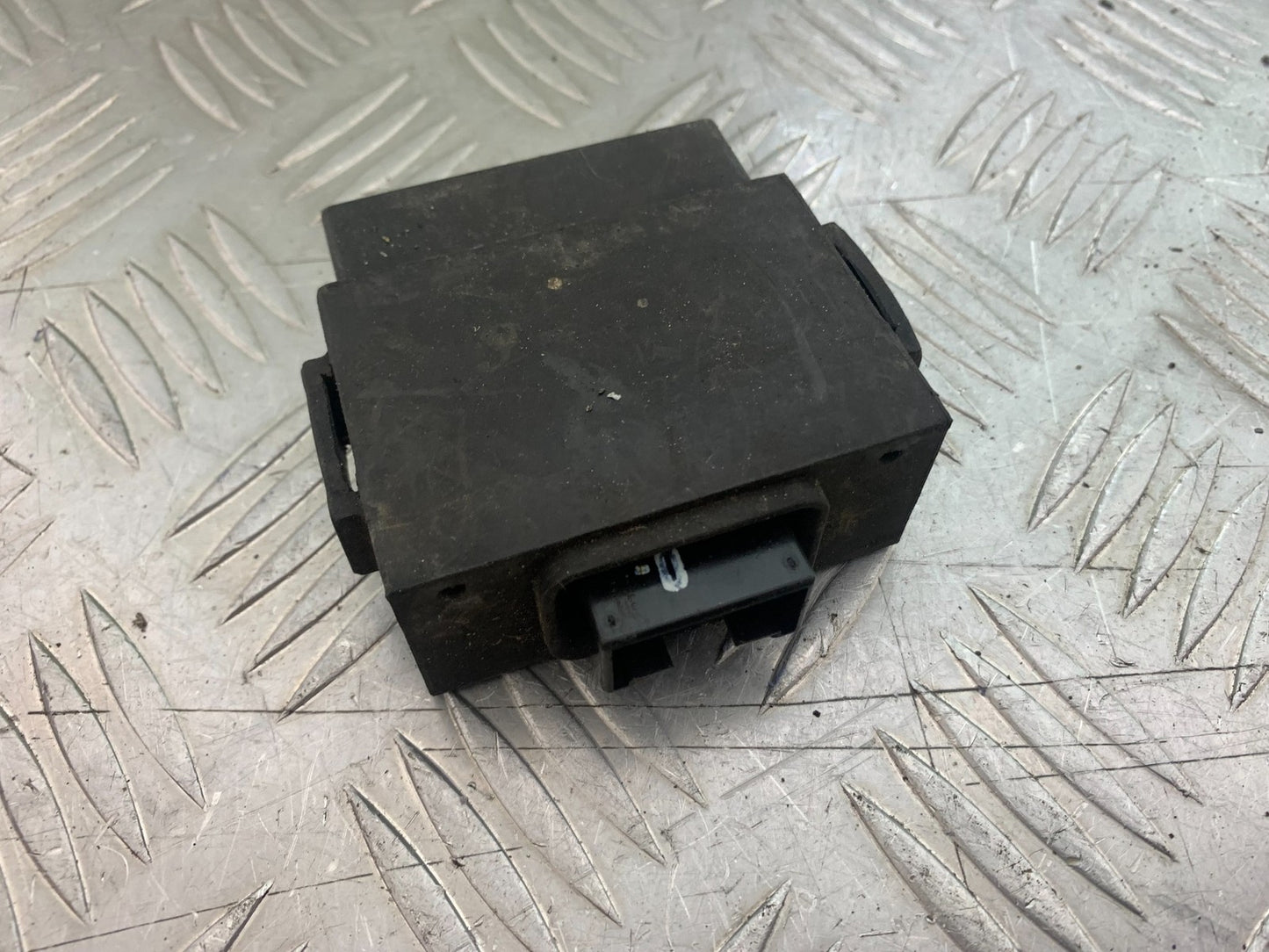 KAWASAKI GPX 750 GPX 750 CDI UNIT  YEAR 1990
