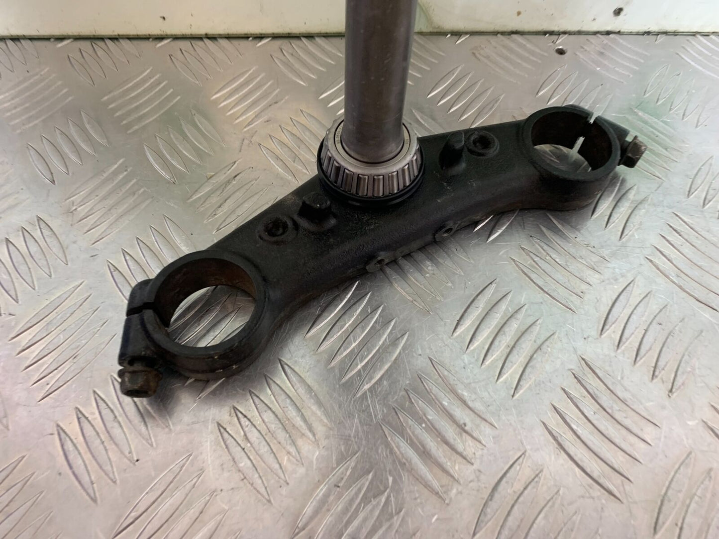 HONDA CBR1100 BLACKBIRD BOTTOM YOKE  YEAR 1996-1998 (CMB1017)
