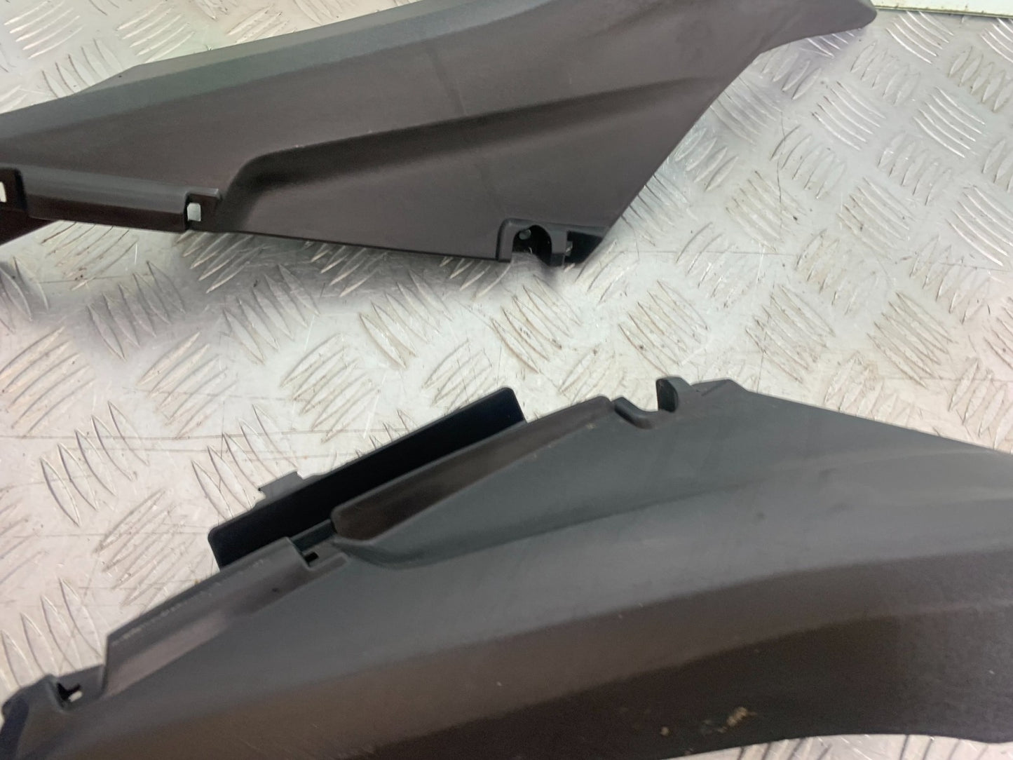 YAMAHA XMAX 300 LEFT AND RIGHT INFILLS  YEAR 2017-2020 (CMB1218)