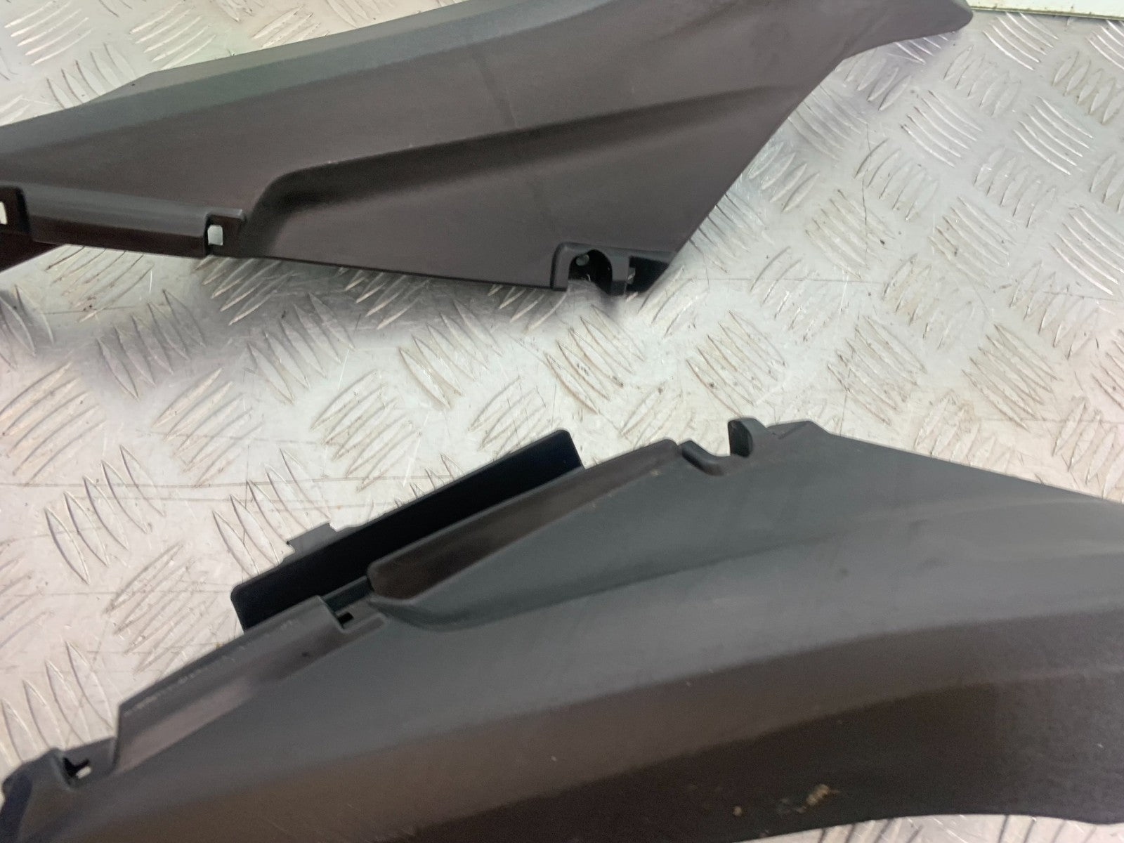 YAMAHA XMAX 300 LEFT AND RIGHT INFILLS  YEAR 2017-2020 (CMB1218)