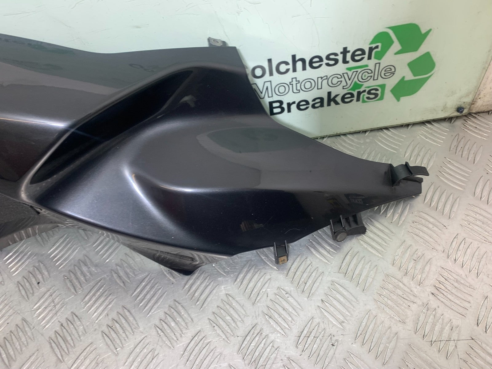 BMW K1300 S K 1300 S RIGHT TANK PANEL  YEAR 2009-16 (CMB1216)