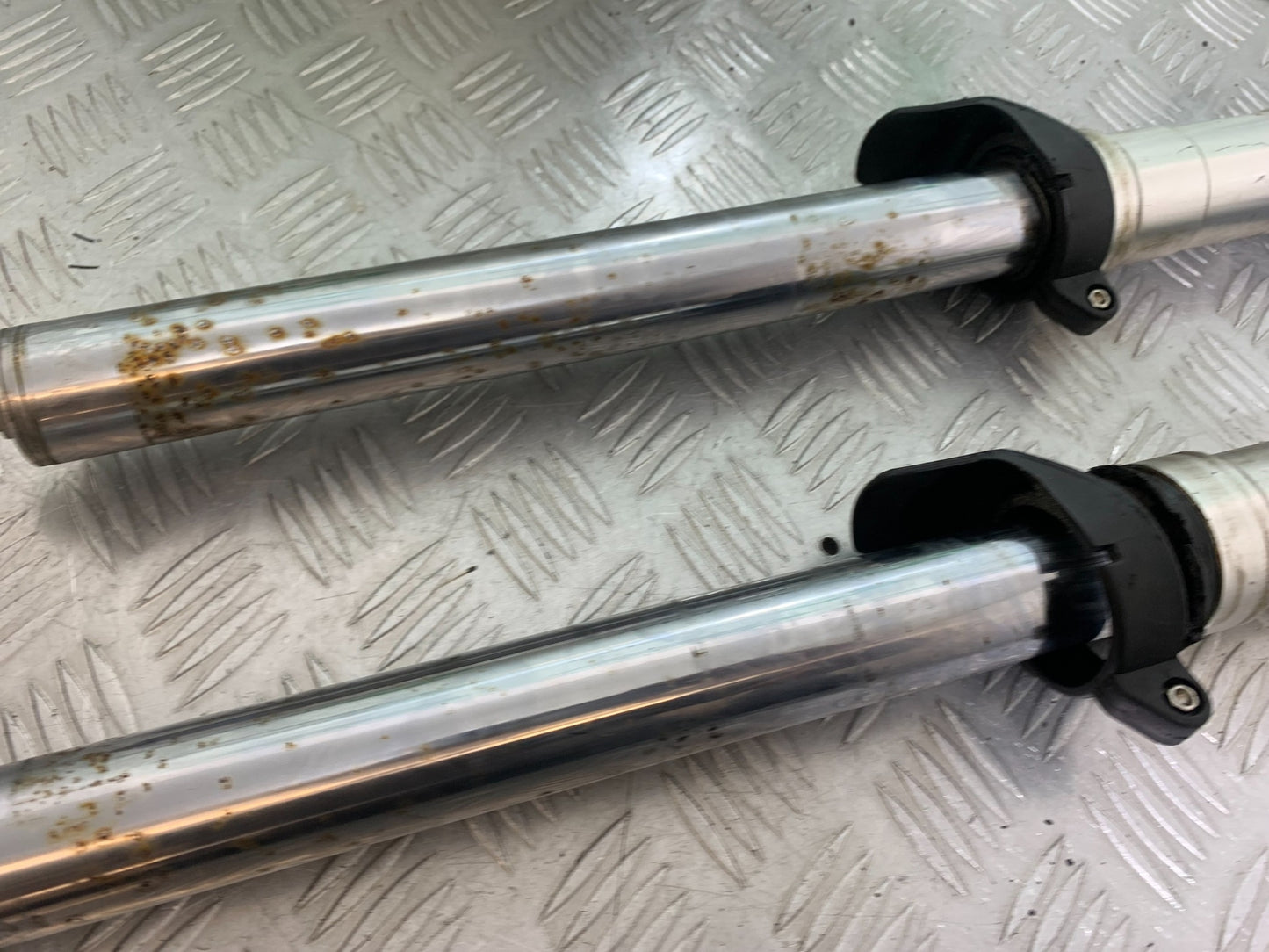 TRIUMPH T509 SPEED TRIPLE FORKS (SOLD AS PARTS)  YEAR 1997-1998 (CMB1144)