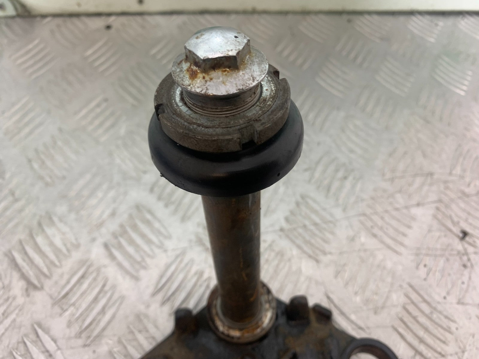 SUZUKI GP100 GP 100 BOTTOM YOKE   YEAR 1978-1988 (CMB1259)