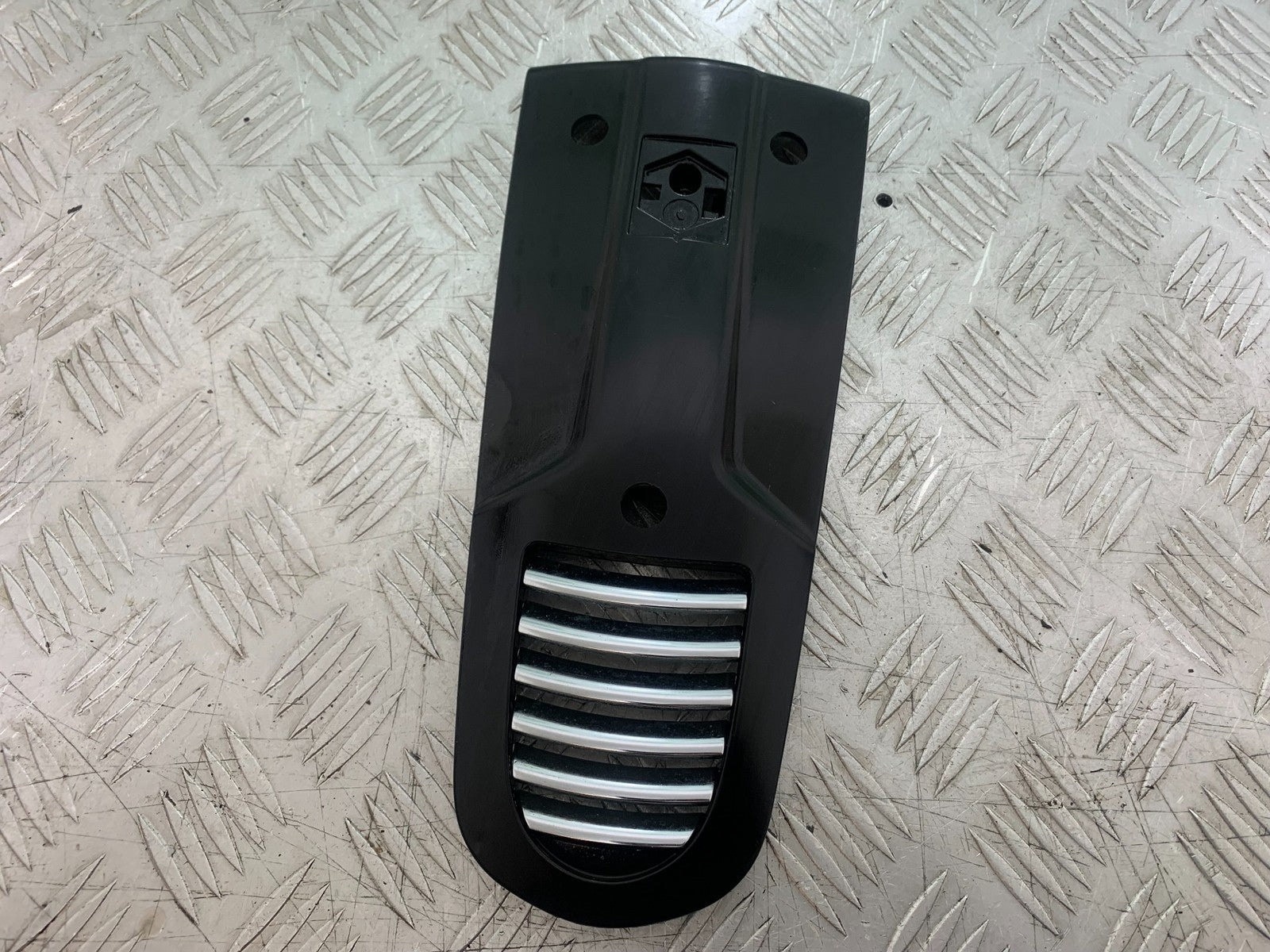 PIAGGIO VESPA GTS 125 FRONT INFILL GRILL YEAR 2009-14  (CMB1261)