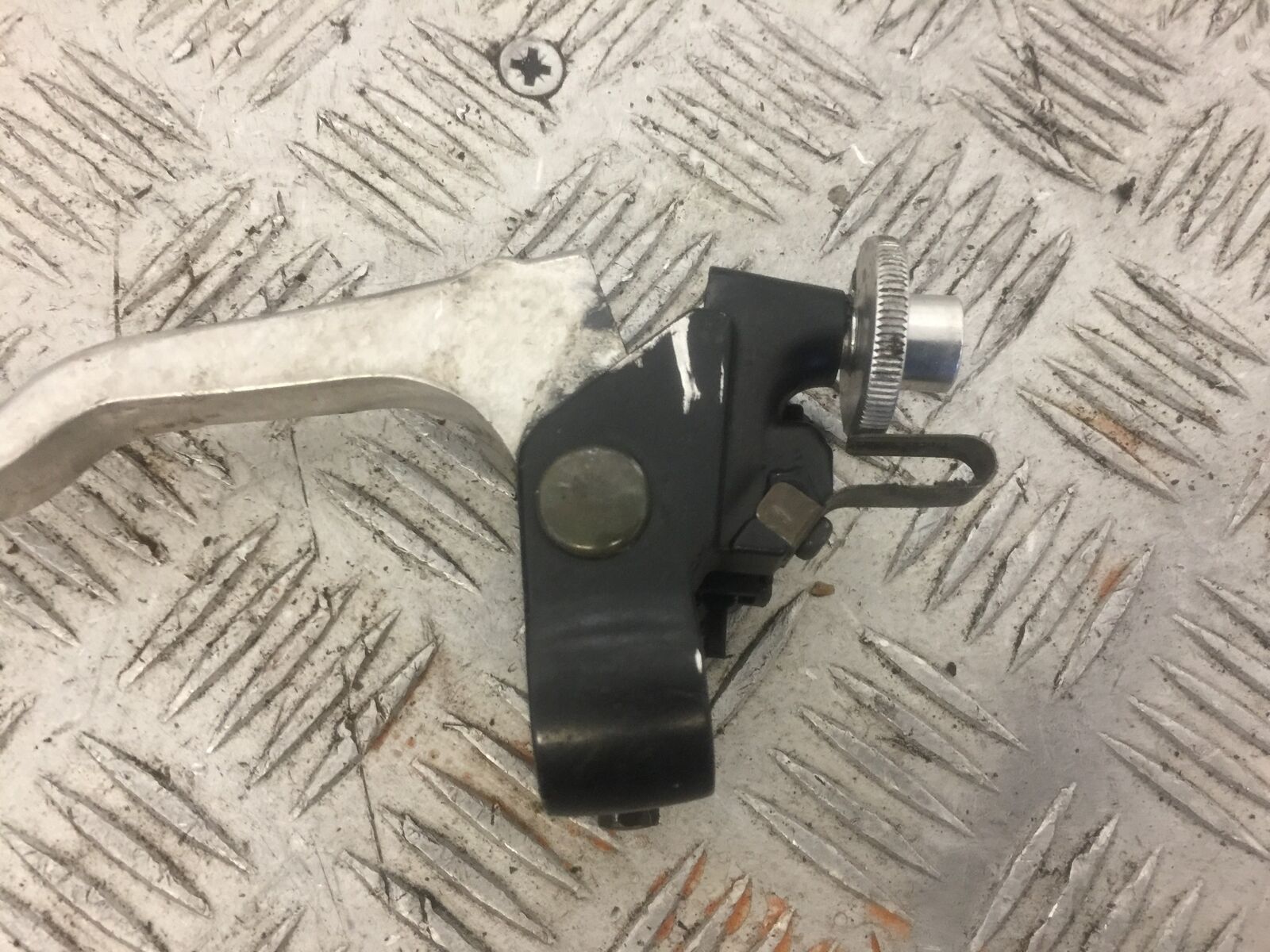 YAMAHA FZ6 CLUTCH LEVER AND BRACKET   YEAR 2004 (STOCK 693)
