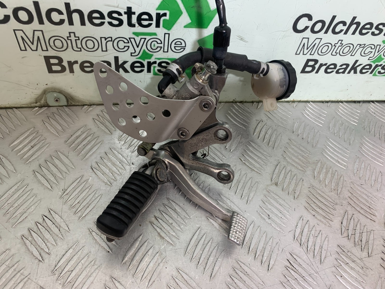 KAWASAKI ZX9R ZX9 R FRONT RIGHT HANGER YEAR 1998-1999 (CMB1329)