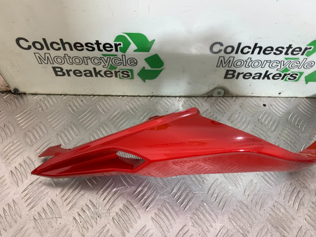 MV AGUSTA 675 F3 RIGHT SEAT PANEL  YEAR 2012-2016 (CMB1302)
