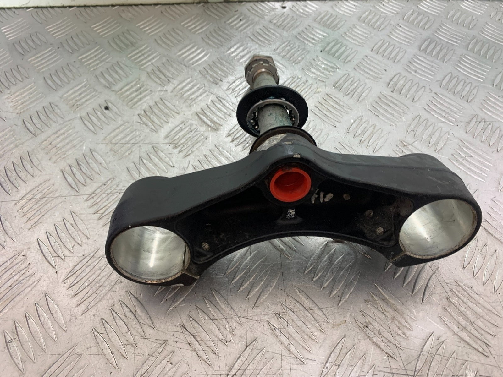 TRIUMPH SPEED TRIPLE R 1050 BOTTOM YOKE   2009 (CMB1183)