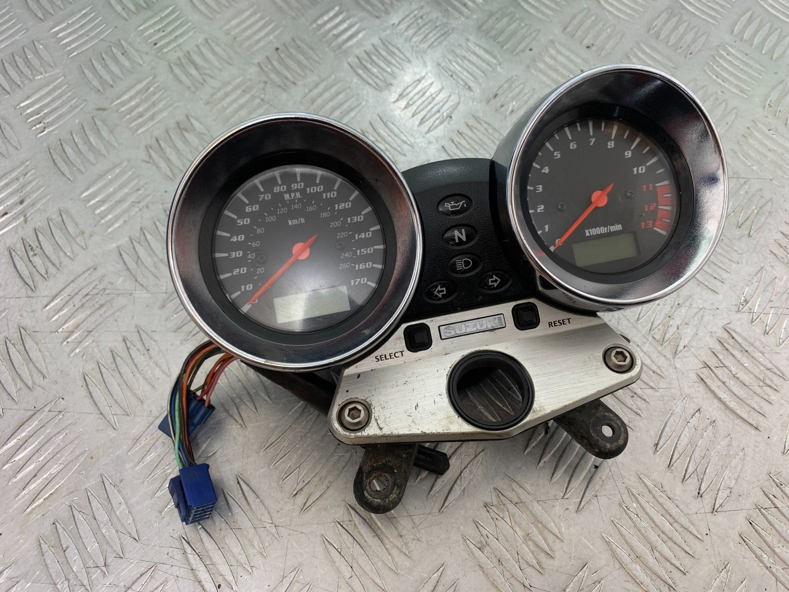 SUZUKI GSF1200 GSF 1200 BANDIT CLOCKS SPEEDO DASH   YEAR 2001-2004 (CMB1188)