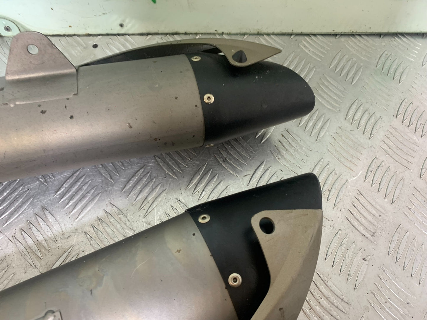 YAMAHA YZF R1 SILENCERS YEAR 2004-2006 (CMB1155)