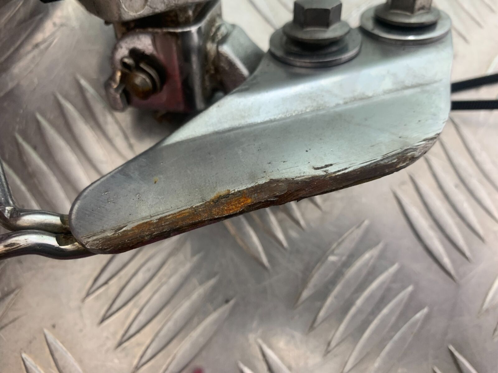 YAMAHA XV535 XV 535 VIRAGO FRONT RIGHT FOOTPEG YEAR 1994-02 (CMB1044)