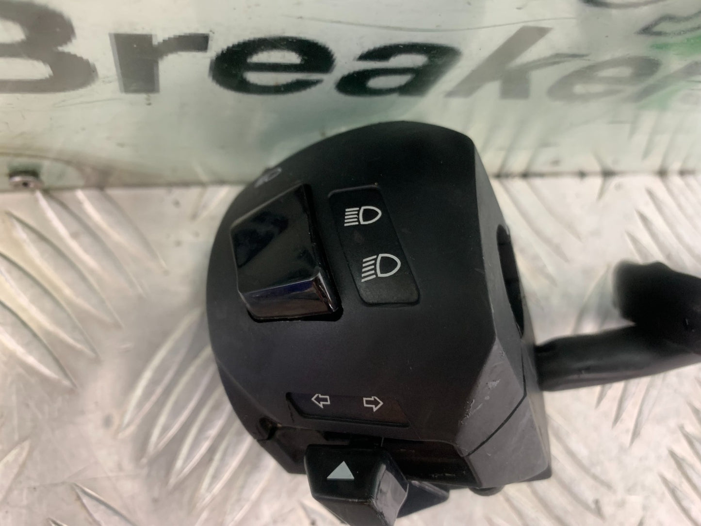 KTM 690 DUKE R LC4 LEFT SWITCH GEAR YEAR 2012-2015  (CMB1180)
