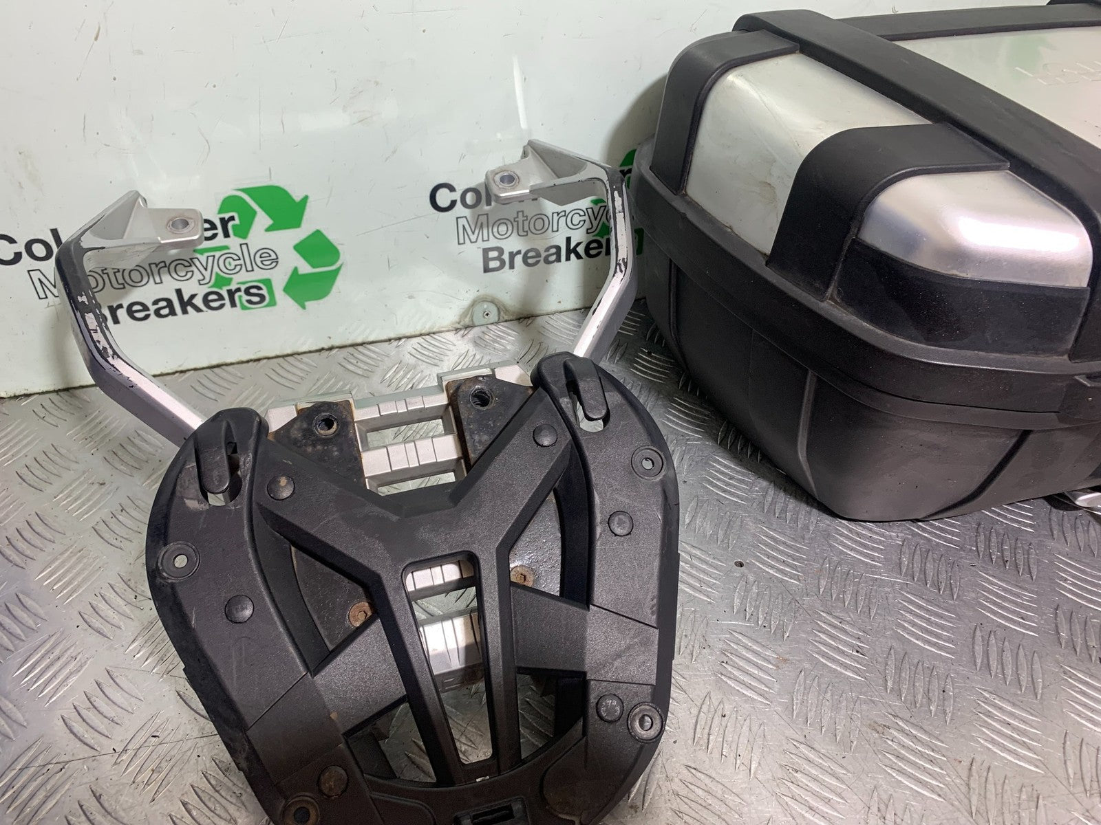 SUZUKI DL1000 V-STROM GIVI TOP BOX AND RACK   YEAR 2014-2019 (CMB1325)