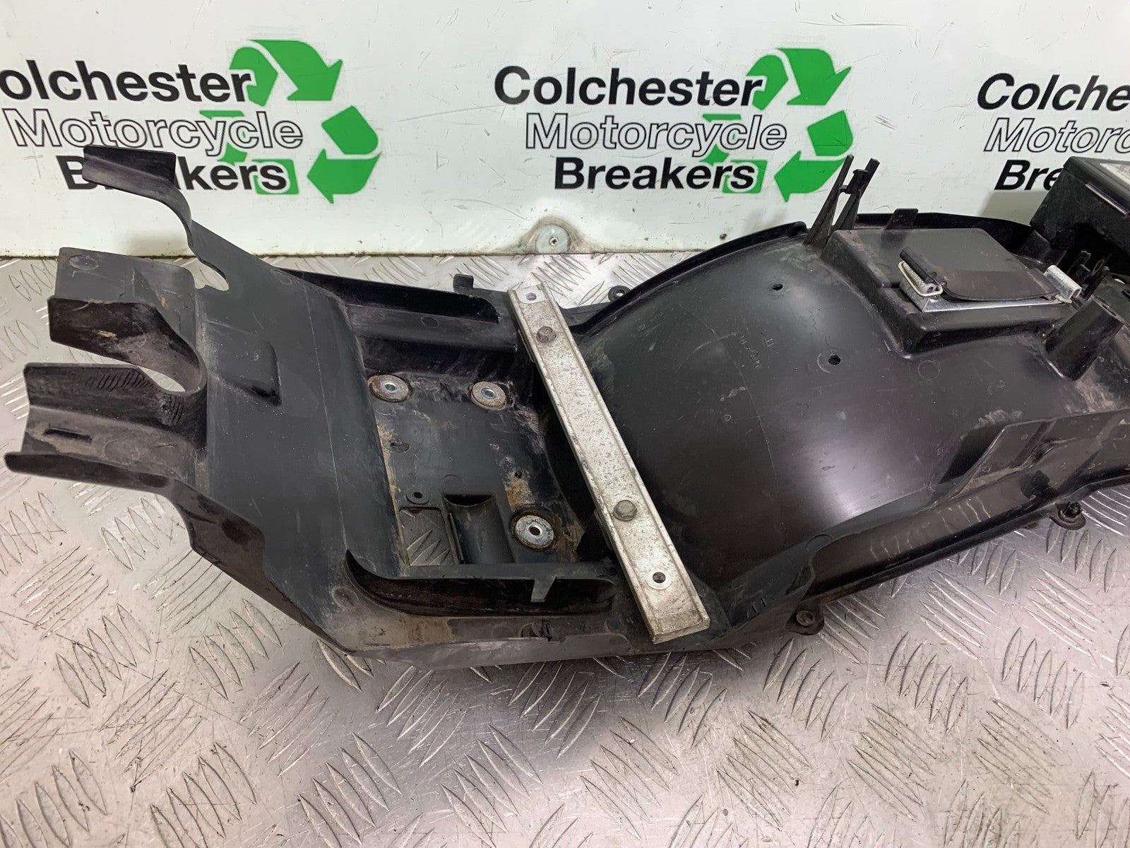 KAWASAKI GTR1400 GTR 1400 UNDRETRAY  YEAR 2007-2009 (CMB1306)