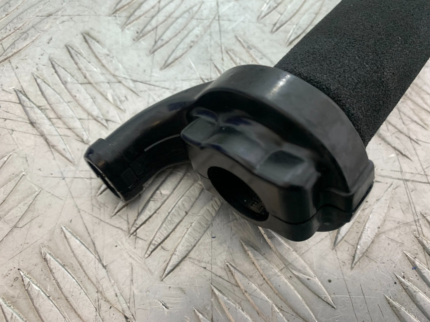 TRIUMPH SPEED TRIPLE R 1050 THROTTLE AND GRIP    2009 (CMB1183)
