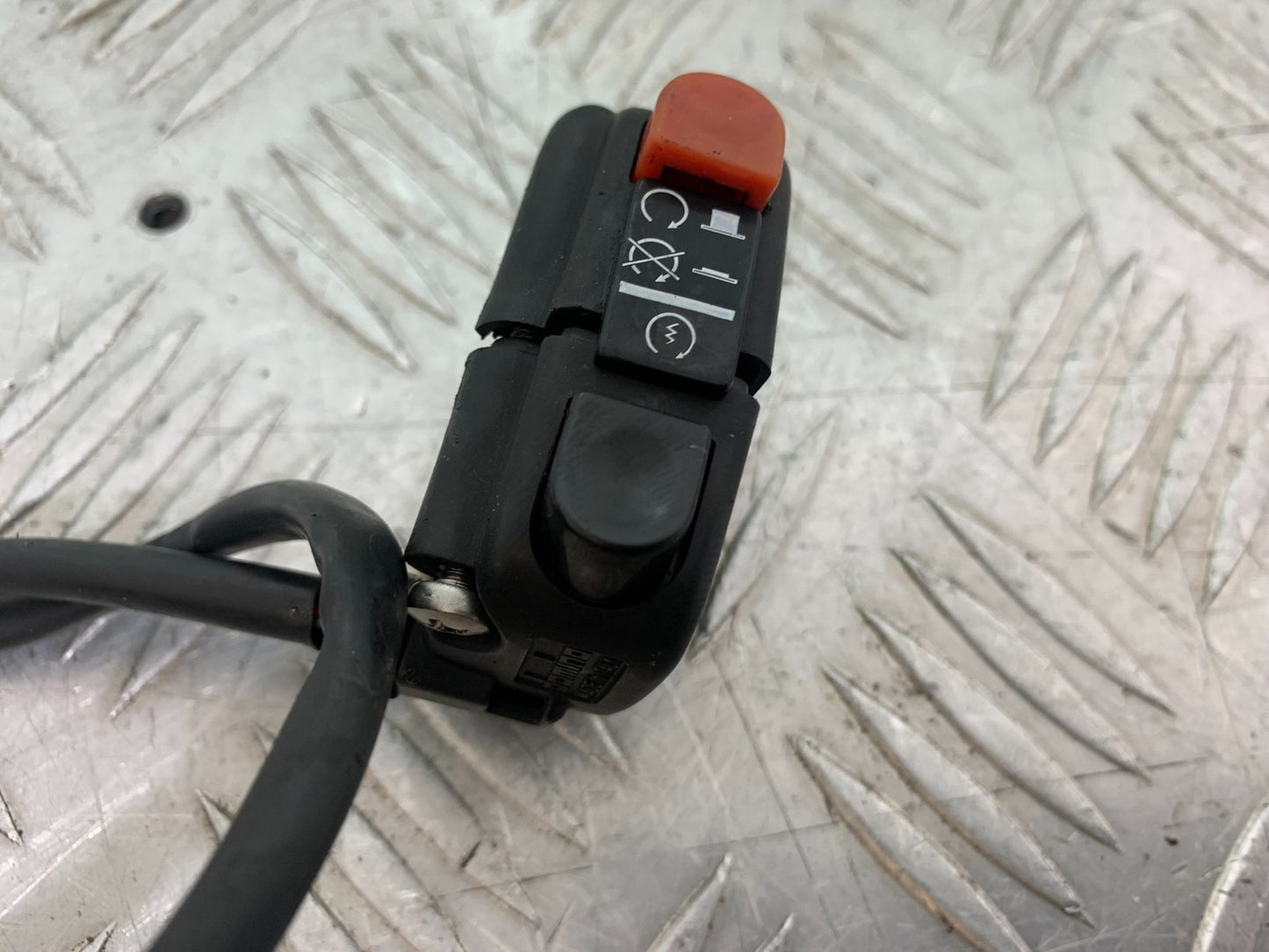 APRILIA RSV1000 RSV 1000 MILLE RIGHT SWITCH GEAR  1998- 2003 (CMB1184)