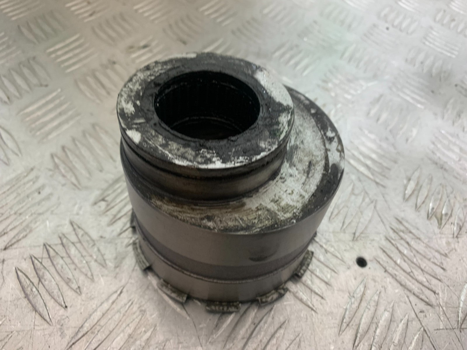 TRIUMPH 1050 SPEED TRIPLE ECCENTRIC HUB   YEAR 2005-2007 (CMB1322)